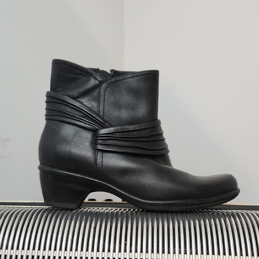 COMFY CLARKS BLACK LEATHER INSIDE ZIP ANKLE BOOTS SZ 8